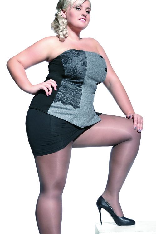 Kiara – Feine Damenstrumpfhose für kurvige Frauen, 20 Den – Adrian